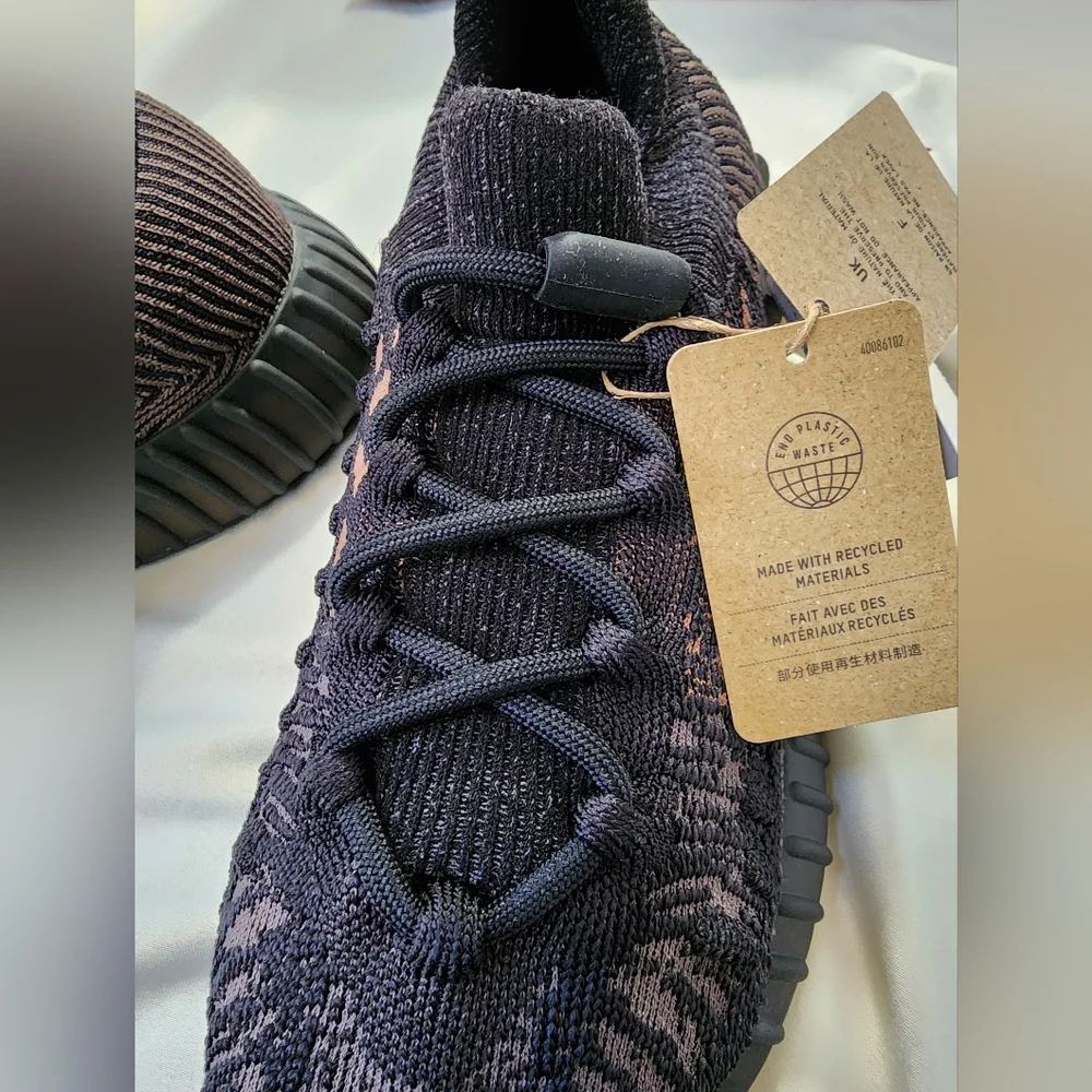 Adidas Yeezy Boost 350 V2
CMPCT Slate Carbon Size 8.5 Men's - Picture 10 of 16